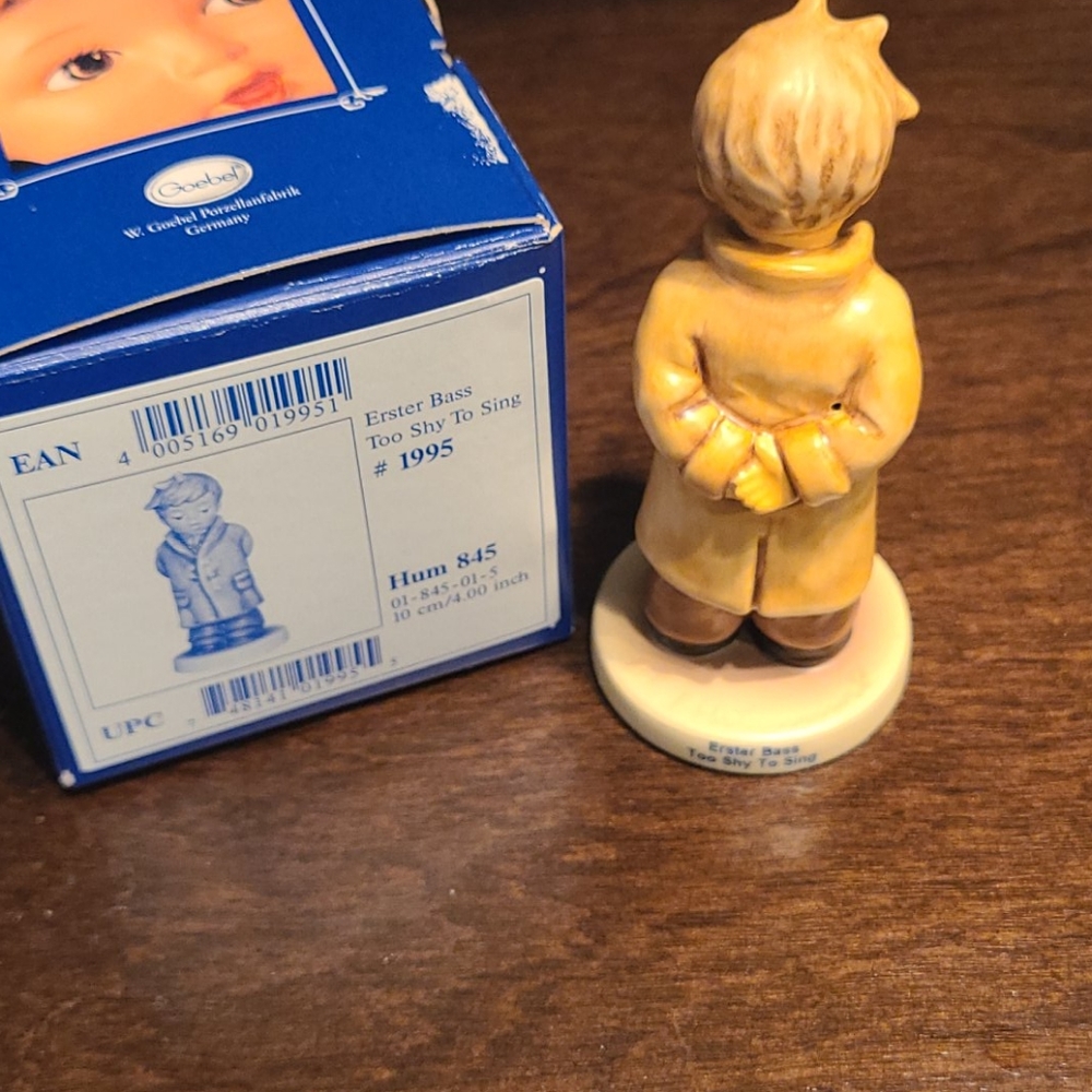 Hummel - Picture 2 of 4